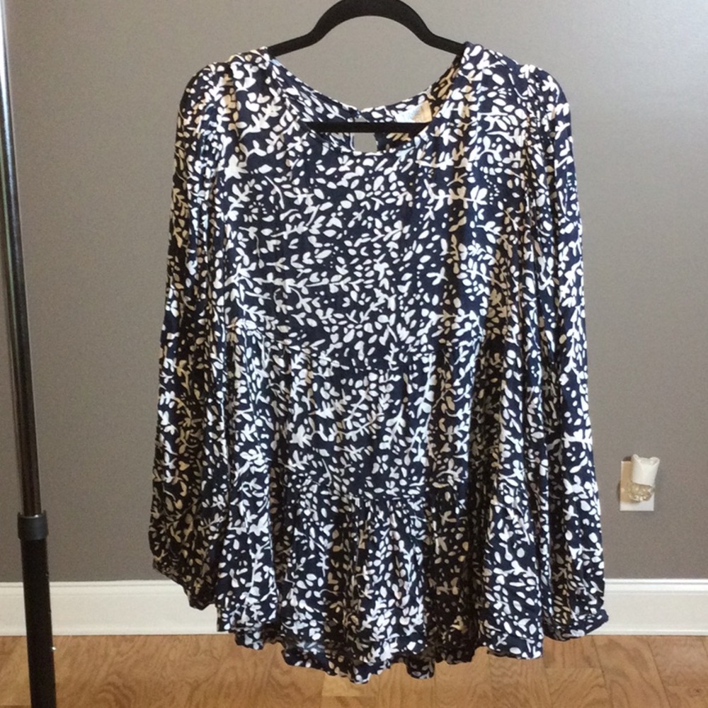 XL Time and Tru Women's Navy/White Printed Boho Long-Sleeve Ruffle Peplum Top